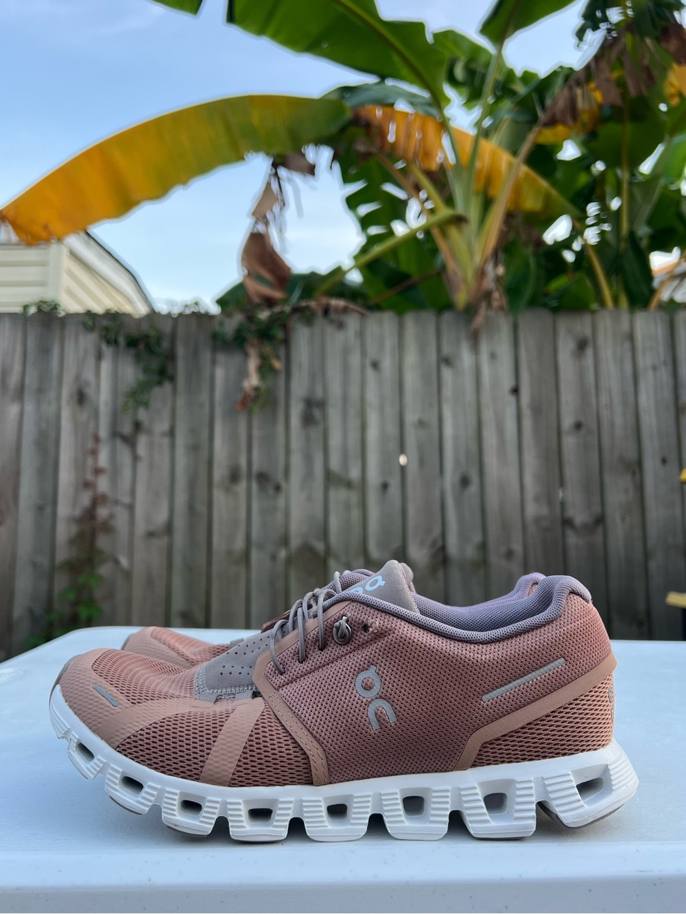 Women’s On Running Cloudwomen Athletic Shoes in Dusty Rose and White size 8.5